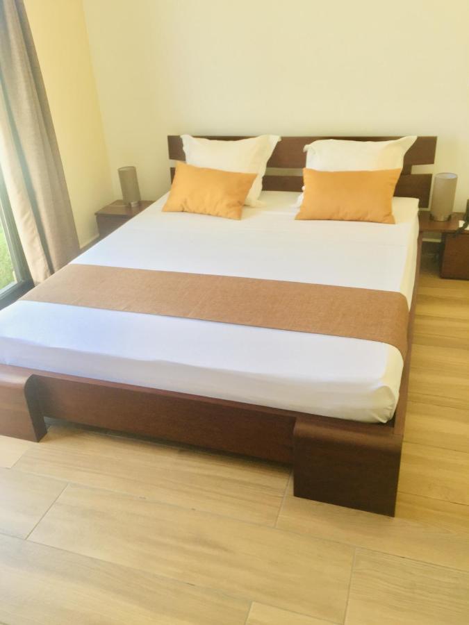 Skar Hotel Mahajanga Exterior photo